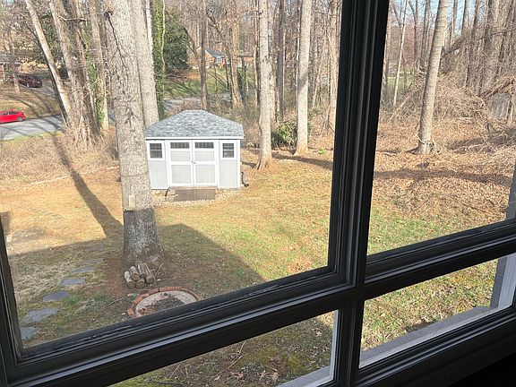 5th image of 1911 McGuffey Ln