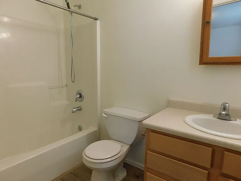 426 Pendleton St — Photo 8