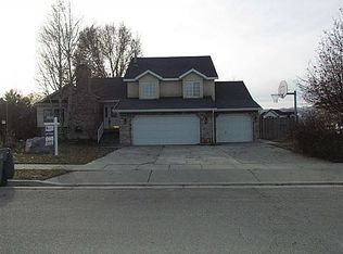 1201 W Country Ridge Dr, South Jordan, UT 84095