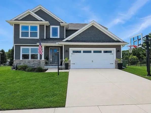 705 Red Bud Dr, Mahomet, IL 61853