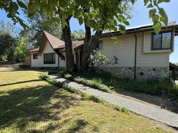 670 Crestview Dr, Diamond Springs, CA 95619