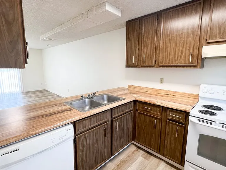 846 Homedale Rd — Photo 8