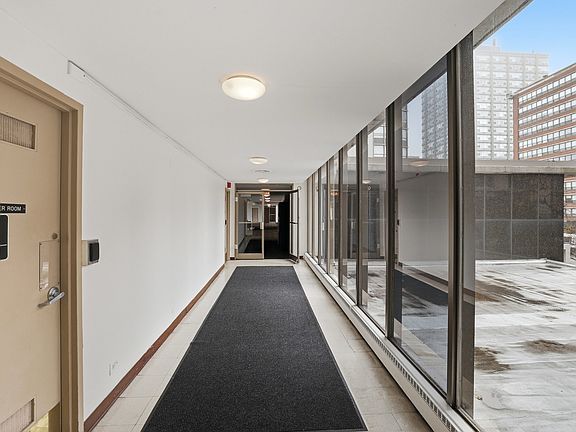 5th image of 5701 N Sheridan Rd APT 7E