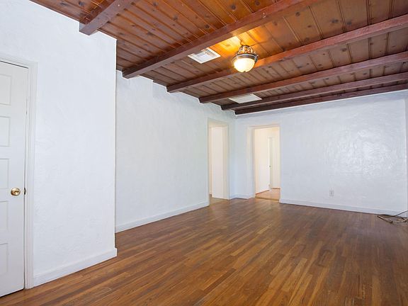 5th image of 839 E 8th St