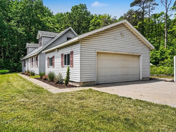 3250 Arbor Ln, Hamilton, MI 49419