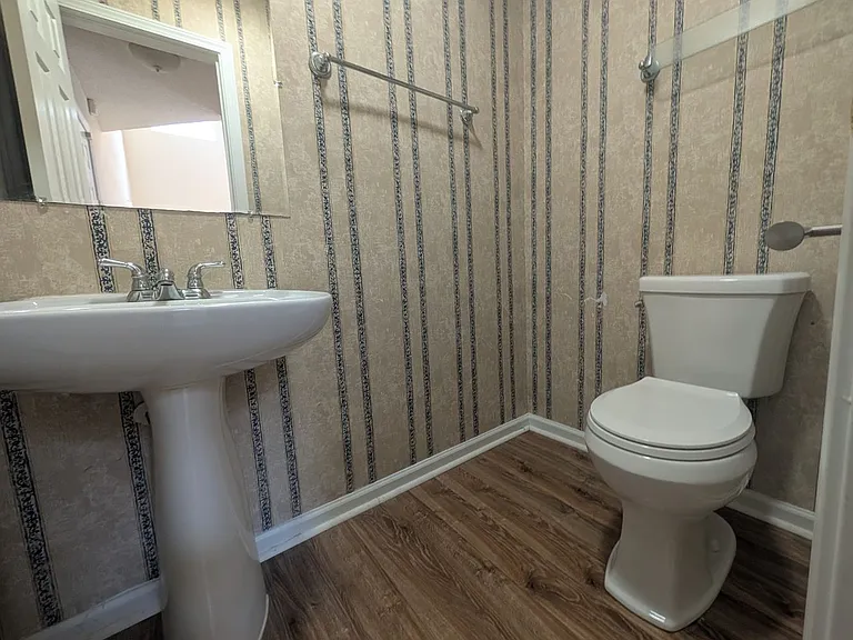 404 Commons Dr — Photo 6