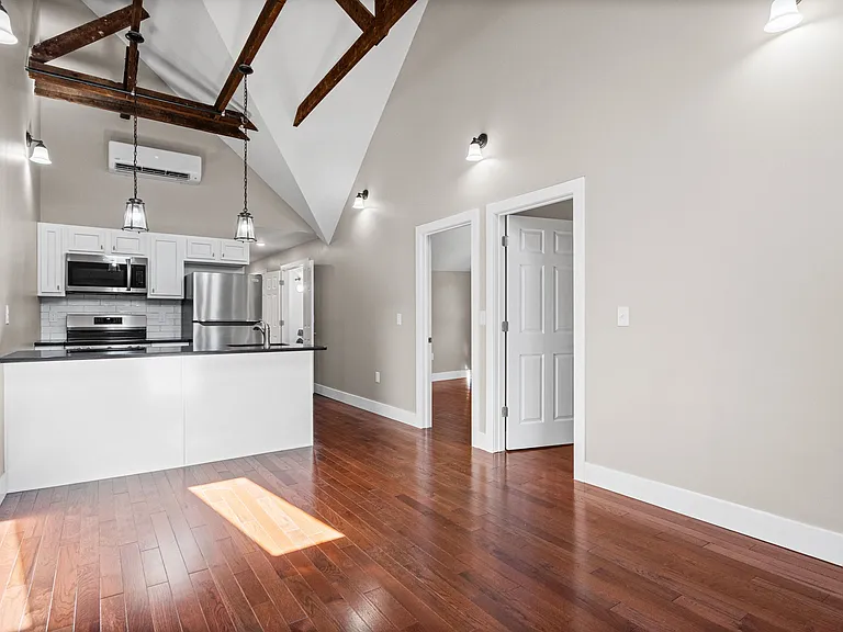 521 Warren St #4 — Photo 34