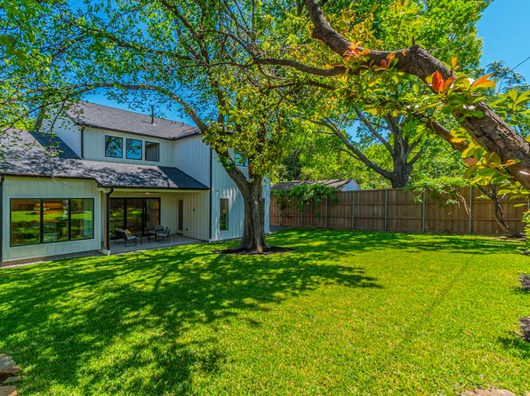 8749 Rexford Dr, Dallas, TX 75209