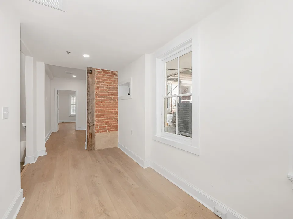 112 N Market St #0
