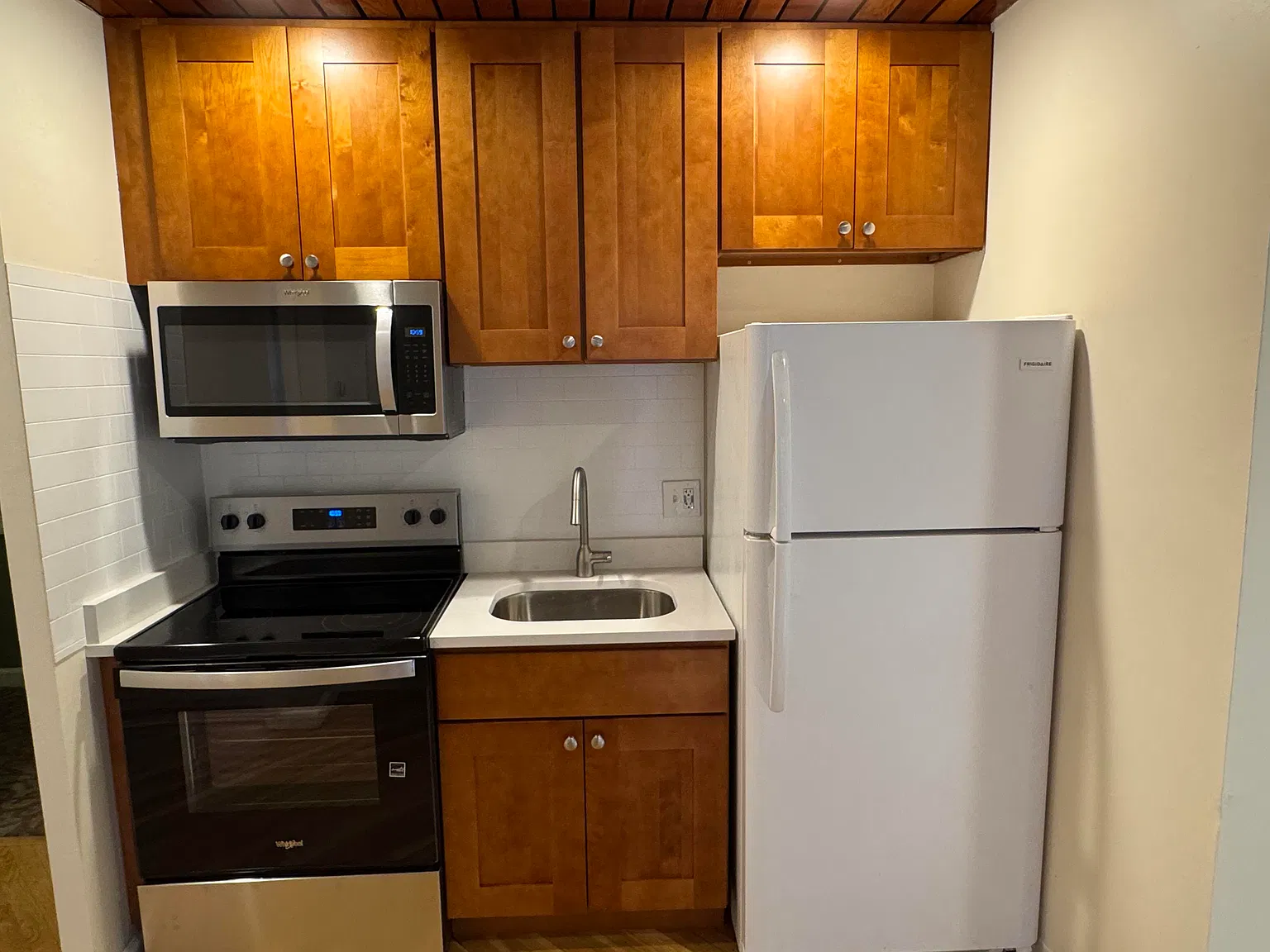 1 bed, 402 sqft, $2,500 — Photo 1