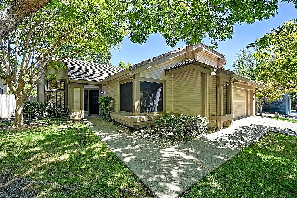 3 bed, 1844 sqft, $3,650 — Photo 1