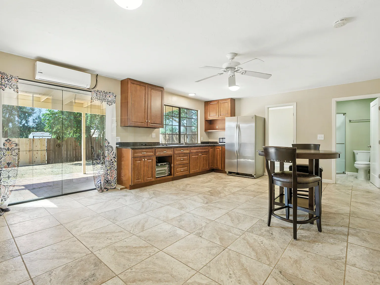 3 bed, 1120 sqft, $2,950 — Photo 4