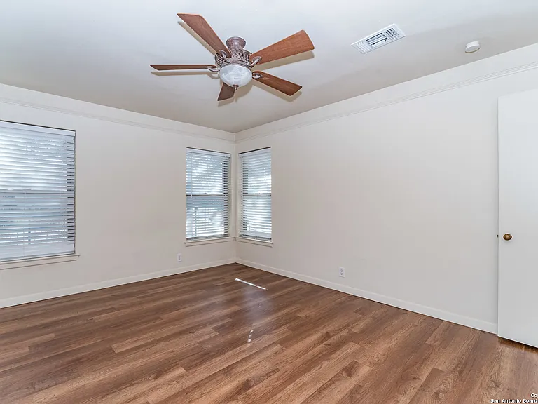 339 E Nottingham Dr — Photo 27