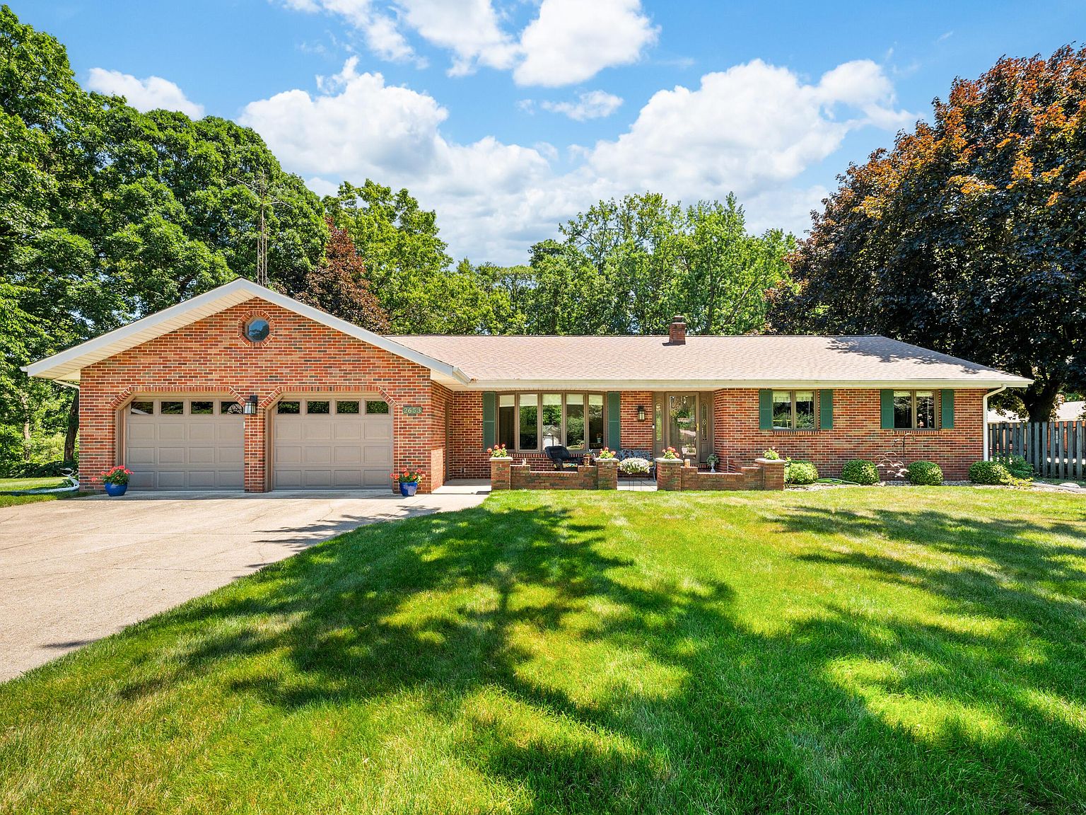 2653 Hillview Ln, Saint Joseph, MI 49085 | Zillow