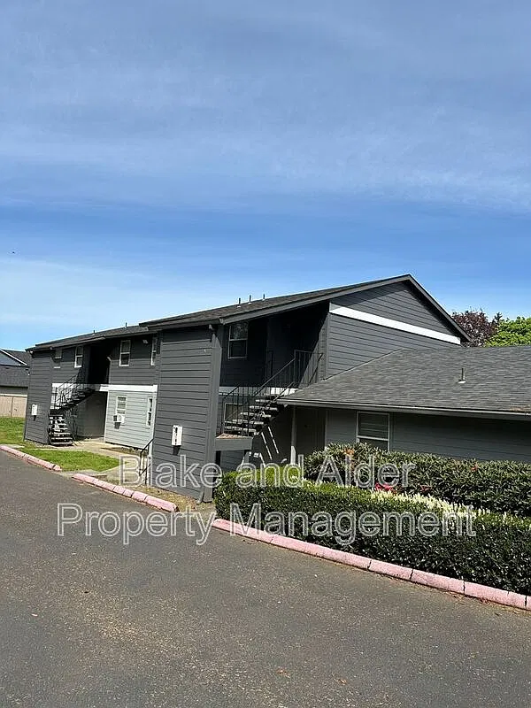 2 bed, 1.0 bath, 750 sqft, $1,295 — Photo 1