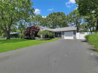 75 Lynncliff Rd, Hampton Bays, NY 11946