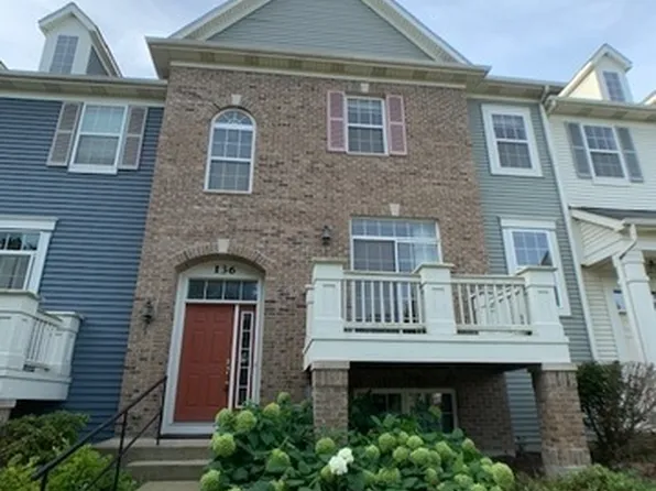 136 Goldenhill St, Carol Stream, IL 60188