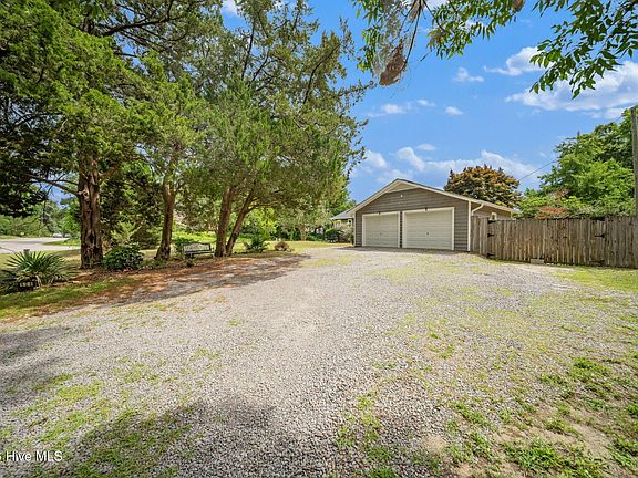 4th image of 404 Porters Neck Road