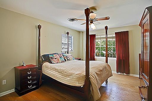5th image of 2422 Hudson Pl