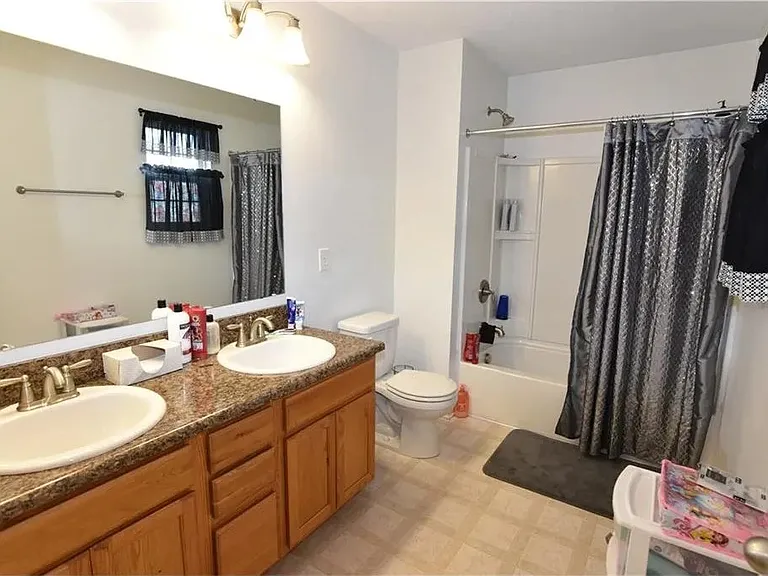2413 Shadow Bend Dr — Photo 13