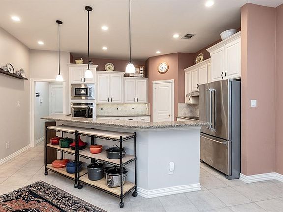 4th image of 1008 Village Green Ct