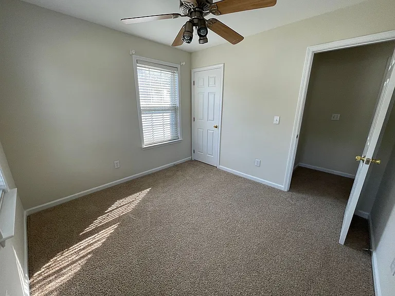 606 Ascott Way — Photo 43