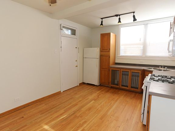 4th image of 4440 N Western Ave