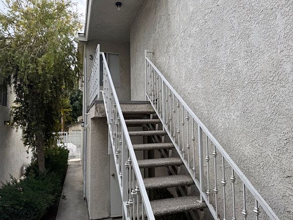 3rd image of 953 W 1st St APT 3