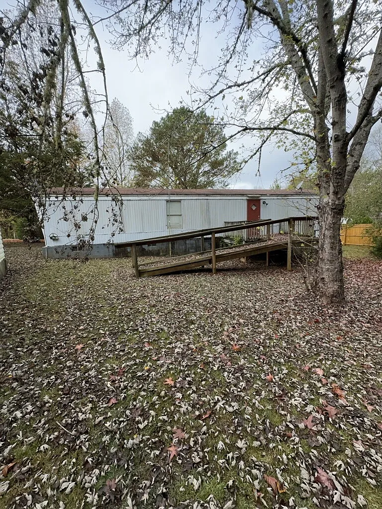 2 bed, 1.0 bath, $650 — Photo 3