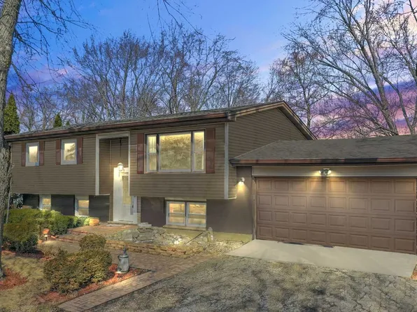4504 W Ramble Rd, McHenry, IL 60050