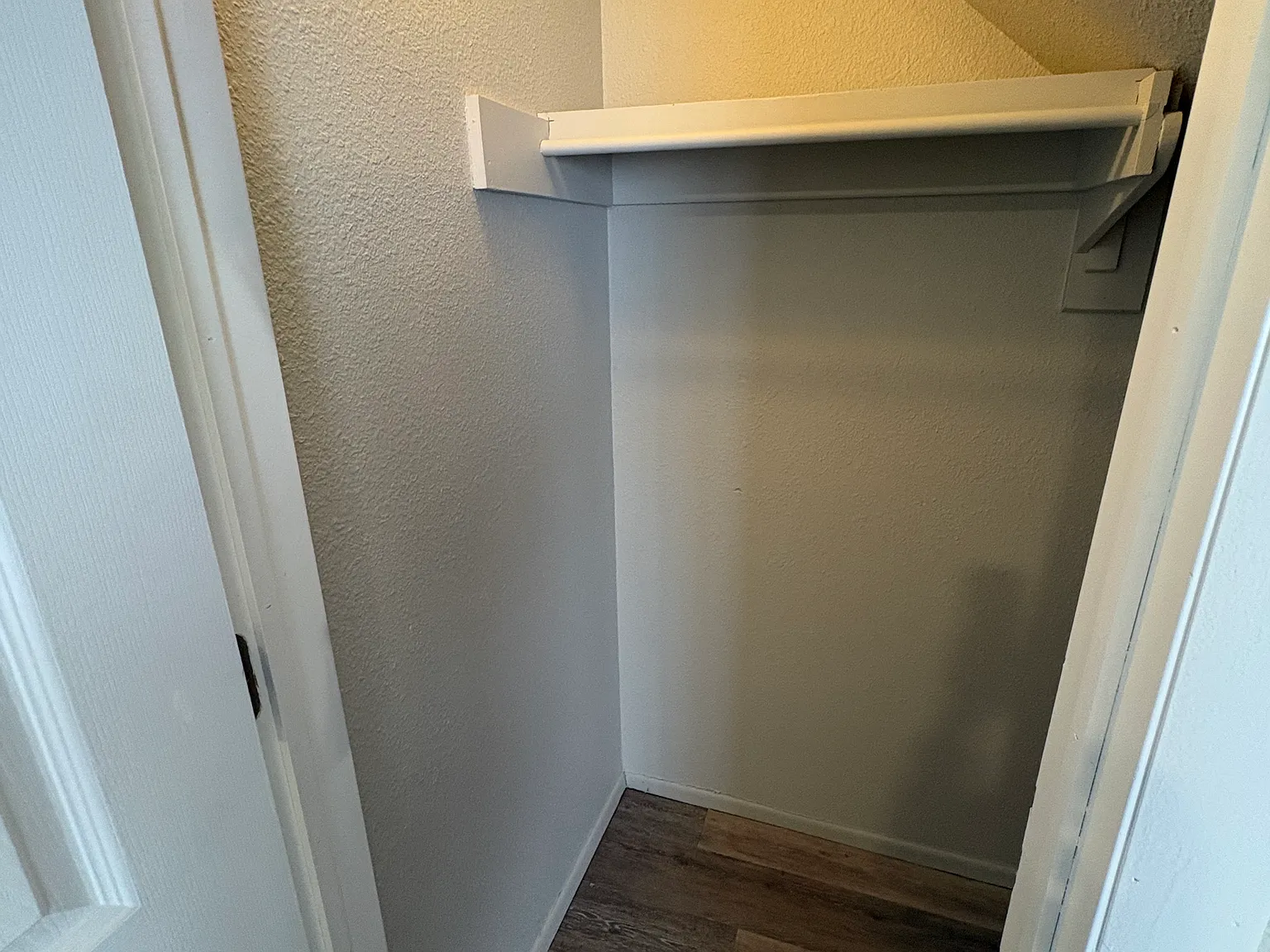 2 bed, 1.5 bath, 1000 sqft, $1,300 — Photo 3