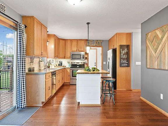 5th image of 9938 41st St NE