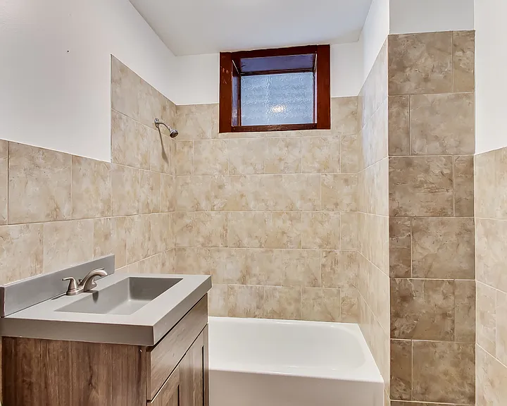 1138 W Addison St #1 — Photo 16