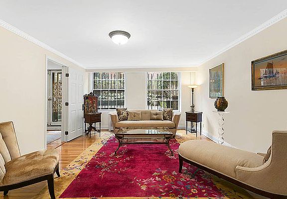 5th image of 440 W 22nd St #Garden