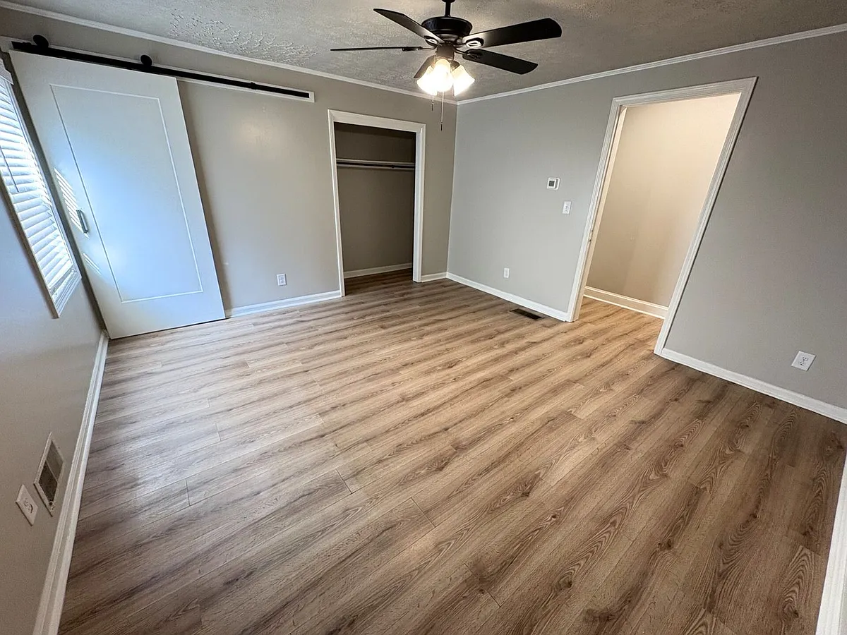Building Photo - 355 Sunset Dr #C