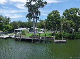 5217 Riverside Dr, Yankeetown, FL 34498