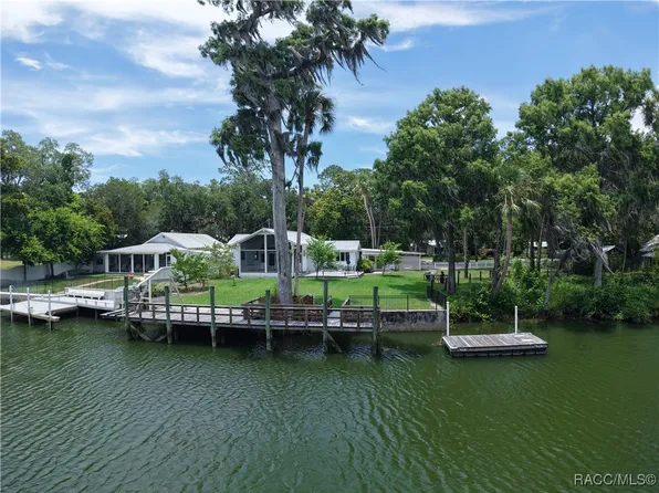 5217 Riverside Dr, Yankeetown, FL 34498