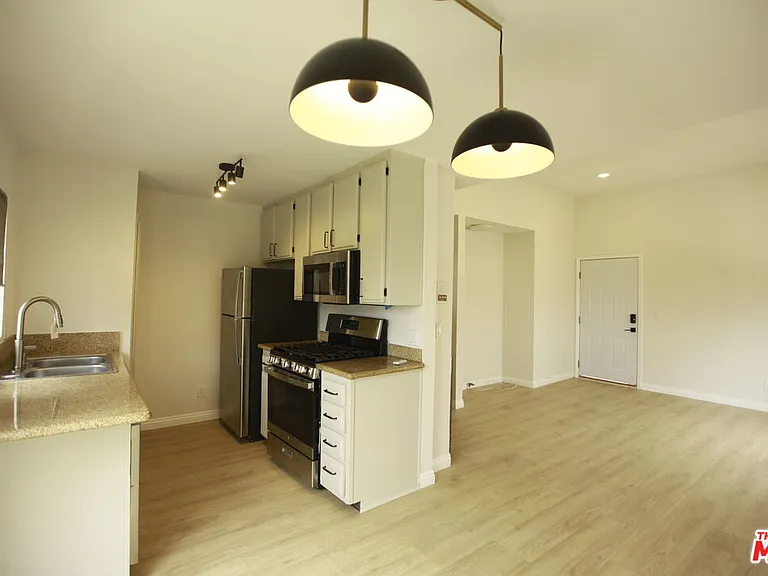 833 S Orange Grove Ave #5 — Photo 3