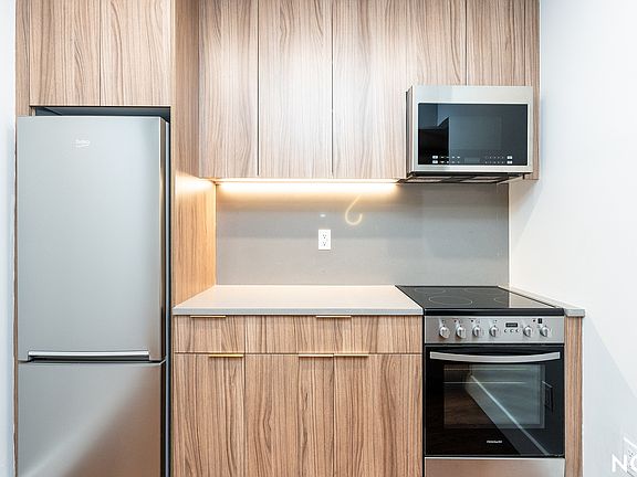 5th image of 31-61 Vernon Blvd #1Y