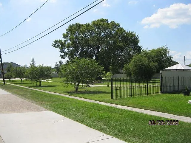 2 bed, 1.0 bath, 700 sqft, $1,450 — Photo 2