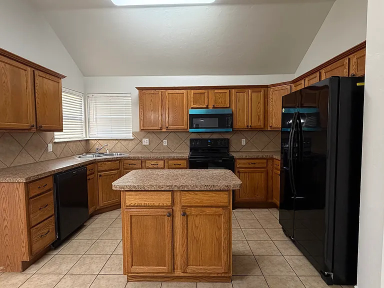 2401 Chadsford Ln — Photo 17