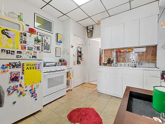 3rd image of 254 Broome St APT 10