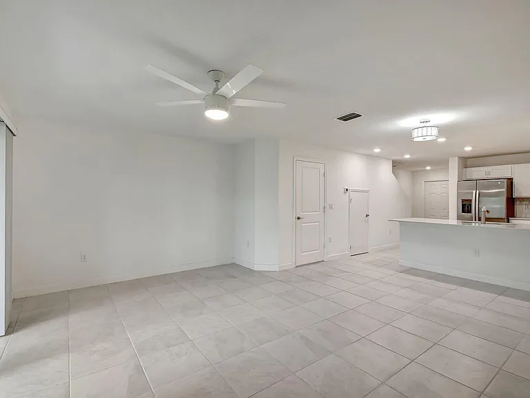 6851 Broadwater Ln — Photo 14