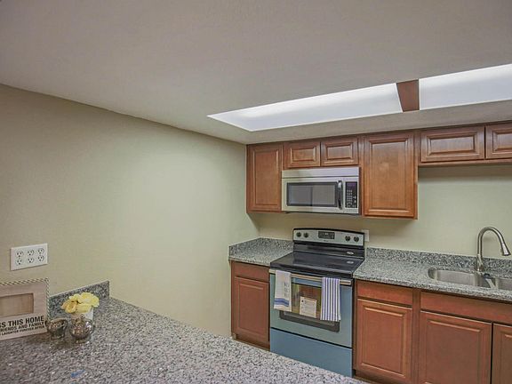 5th image of 7352 N 39th Ave