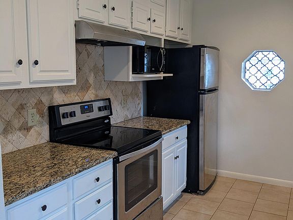 4th image of 1304 Oakhill Dr