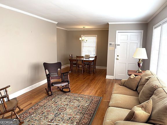 5th image of 1615 Knox St