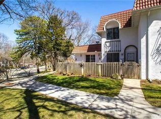 335 Clubhouse Ct, Coram, NY