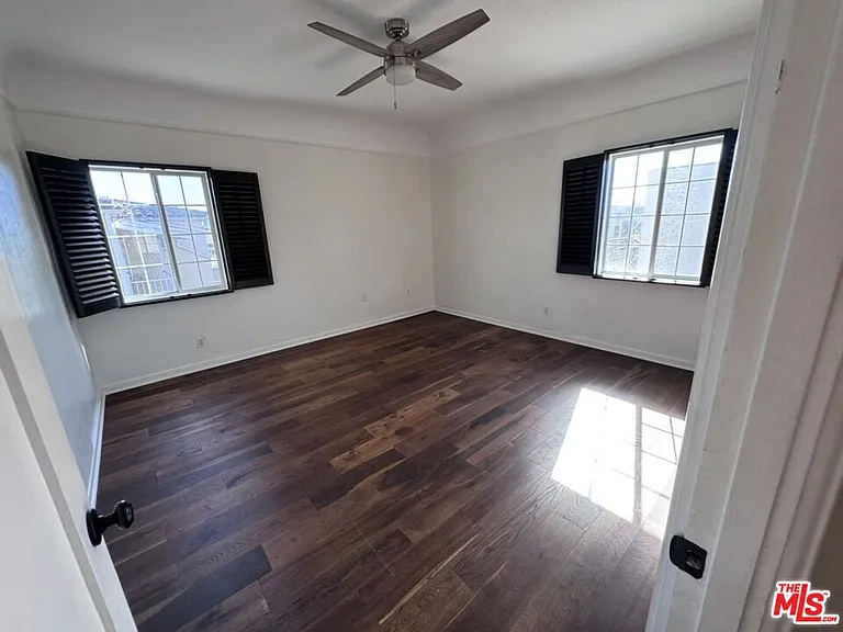 1425 S Curson Ave — Photo 35
