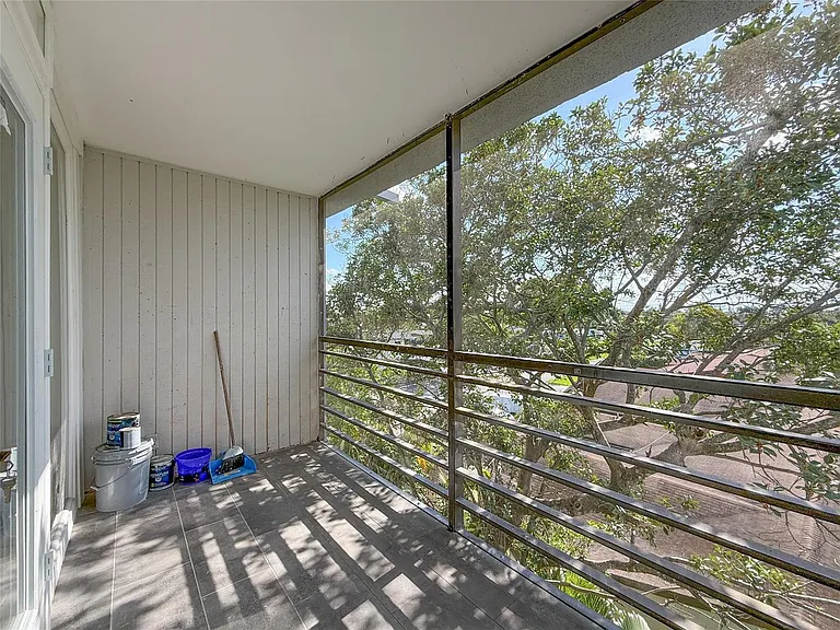 119 Royal Park Dr #4H — Photo 26