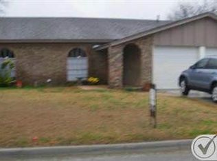 5612 Twin Oaks Dr, Haltom City, TX 76148